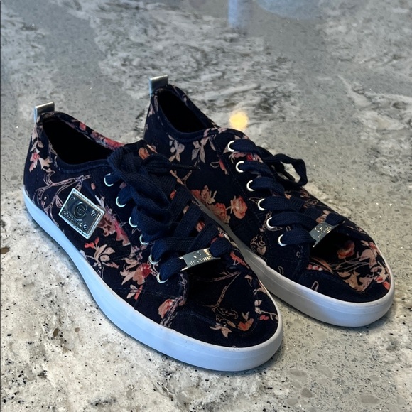 NWOB GUESS Women's Navy and Pink Floral Sneakers - Picture 10 of 10